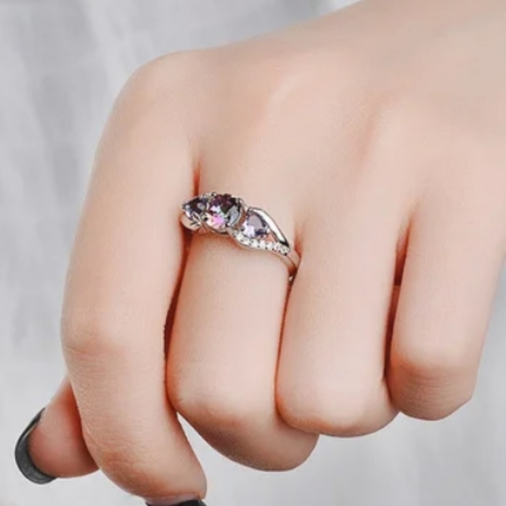 Size 7 ring - Picture 3 of 4